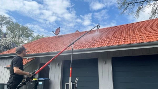 Dachreinigung für langanhaltenden Werterhalt