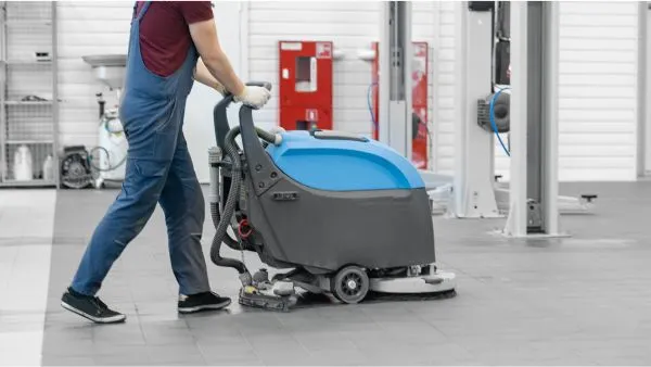 Bodenbeschichtungen reinigen